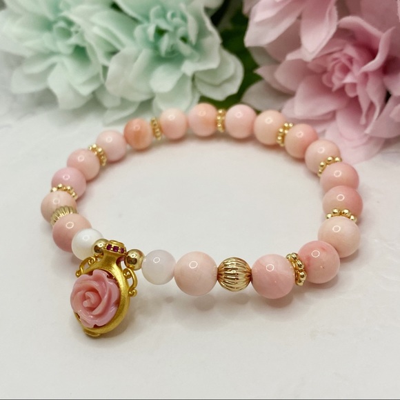 Queen Conch Shell Rose Bracelet - Picture 2 of 10